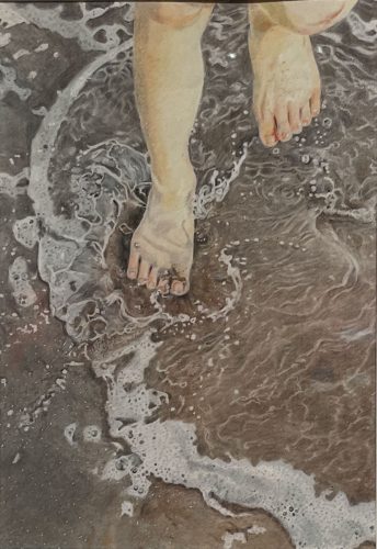 波打ち際を歩く瞬間（犬山紙子）